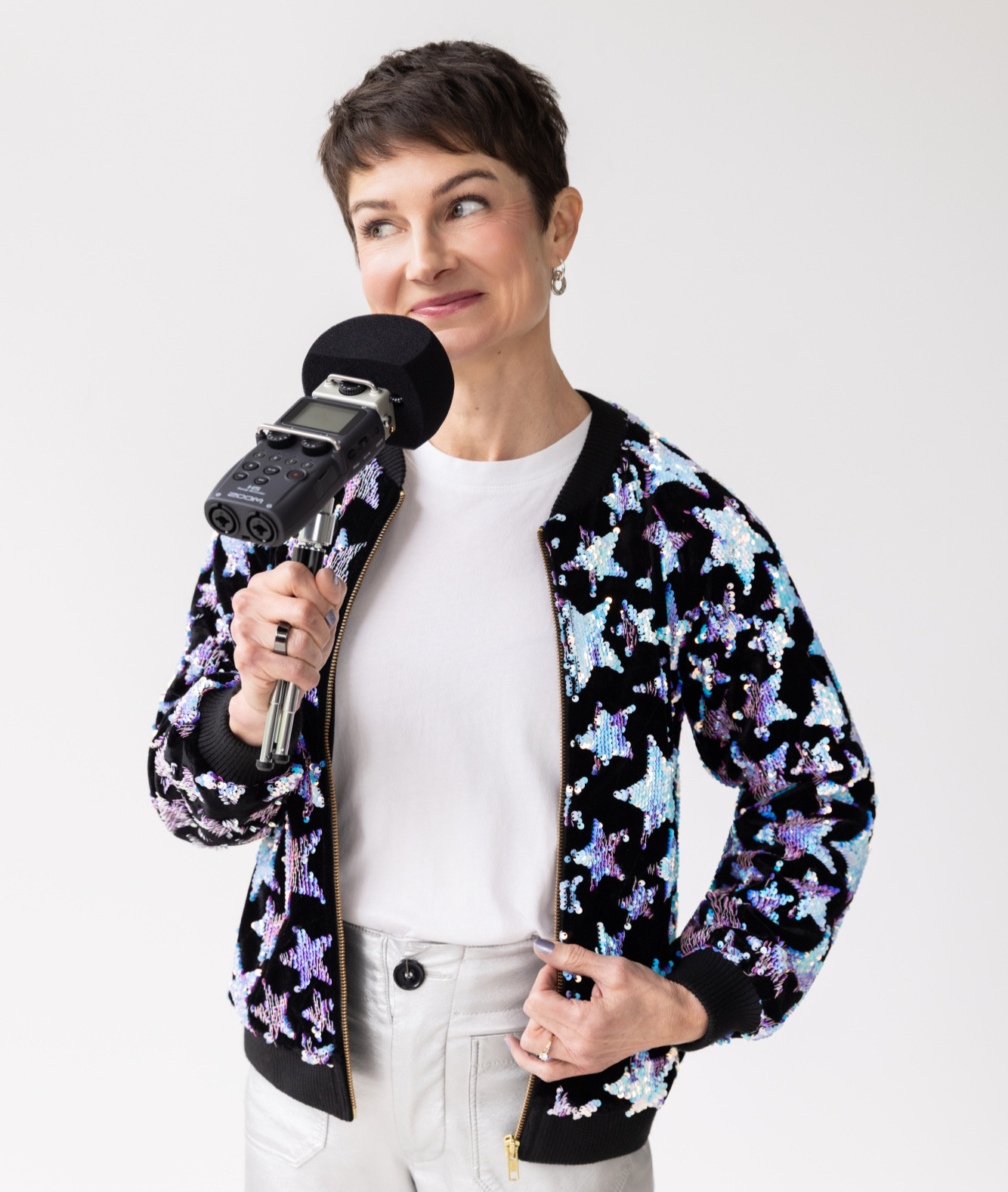 Marcey-Rader-Podcaster-Mic-hand-on-hip Marcey-on-studio-scaled